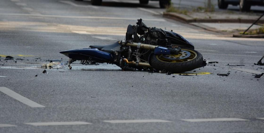 Один погиб, один в больнице: подростки на мотоцикле разбились в Акмолинской области