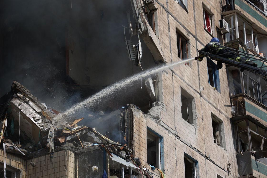 Жилой дом, попавший под обстрел