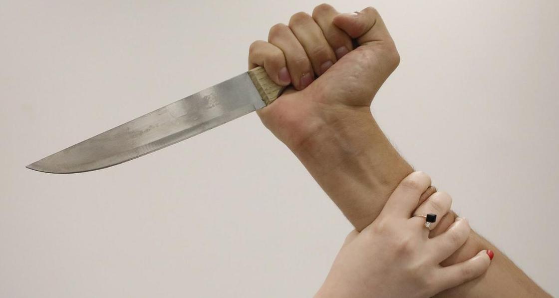Нанес 8 ножевых: появилась информация о нападении на женщину в Нур-Султане