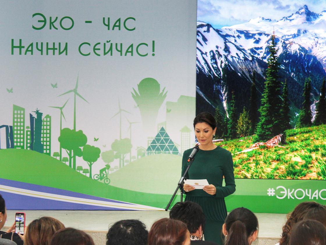 Школьники вместе с министрами и акимами высадили более 200 тыс. деревьев в Казахстане