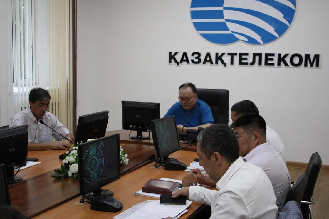 Куанышбек Есекеев на встрече в рамках программы "Тазарту"