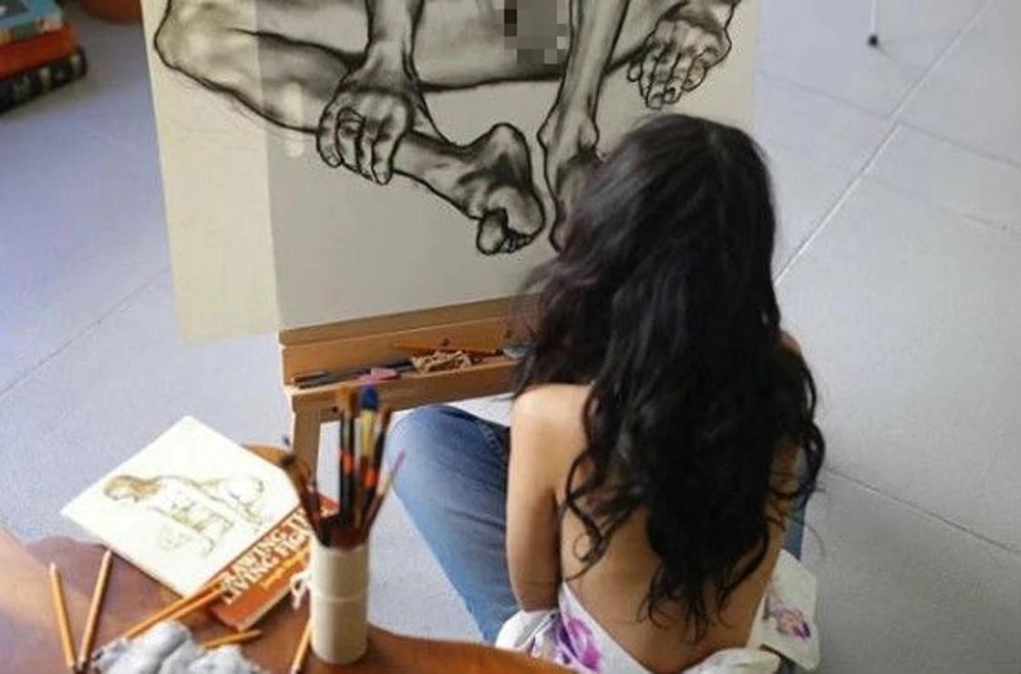 Казахстанская жена Цекало рисует голых мужчин (фото)