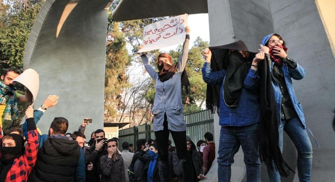 "Момент Чернобыля" в Иране. К чему могут привести протесты горожан?