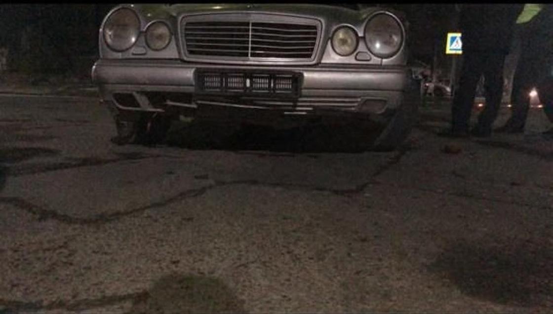 Женщина, которую автомобиль протащил почти 200 метров, скончалась в Шымкенте