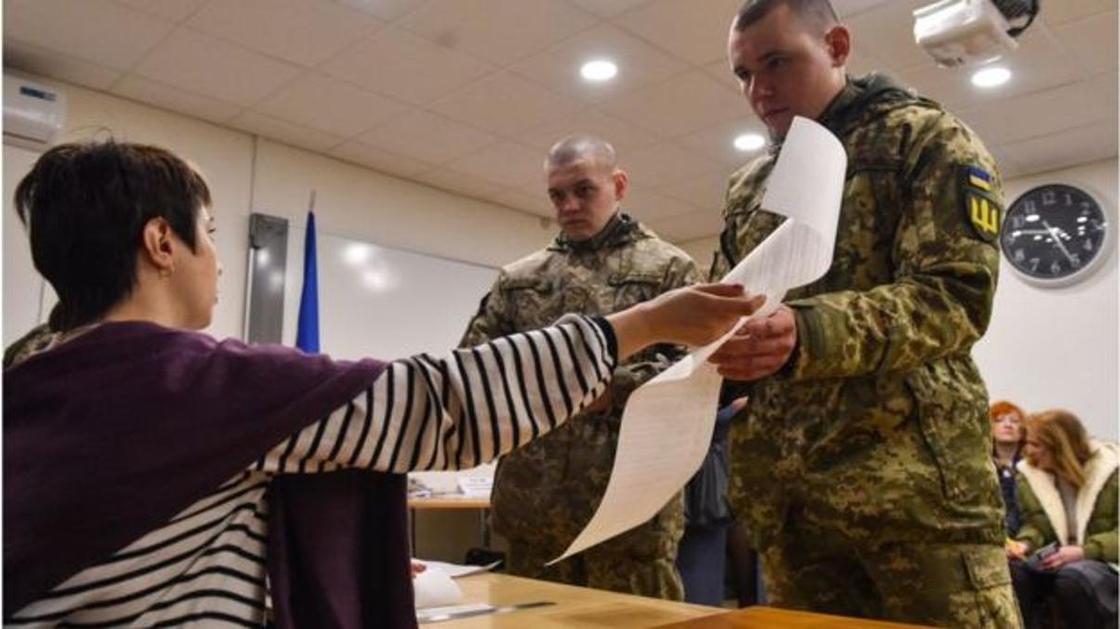 На Украине начались выборы президента. Результат первого тура непредсказуем