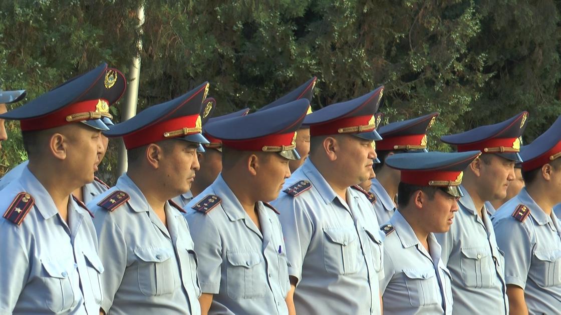 Назарбаев подписал указ о проведении внеочередной аттестации полицейских