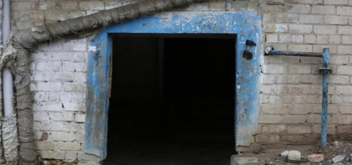 Заброшенный дом вселяет ужас в жителей Атырау (фото, видео)