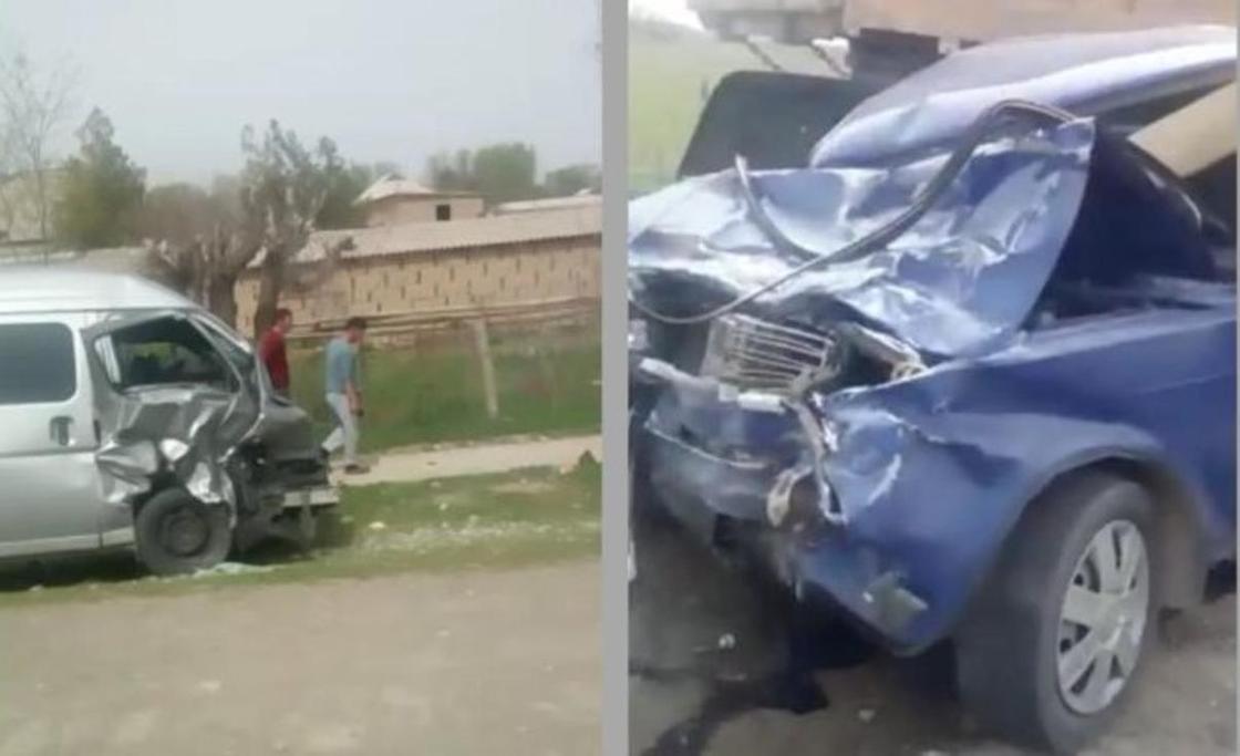 Автомобиль столкнулся с микроавтбусом: два человека погибли в ДТП в Туркестанской области