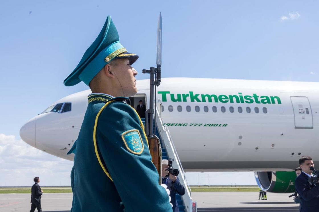 Президент Туркменистана прибыл в Астану Президент Туркменистана прибыл в Астану