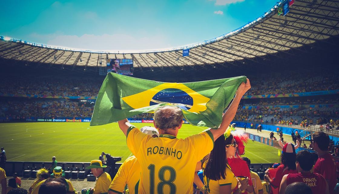 Фанат сборной Бразилии по футболу