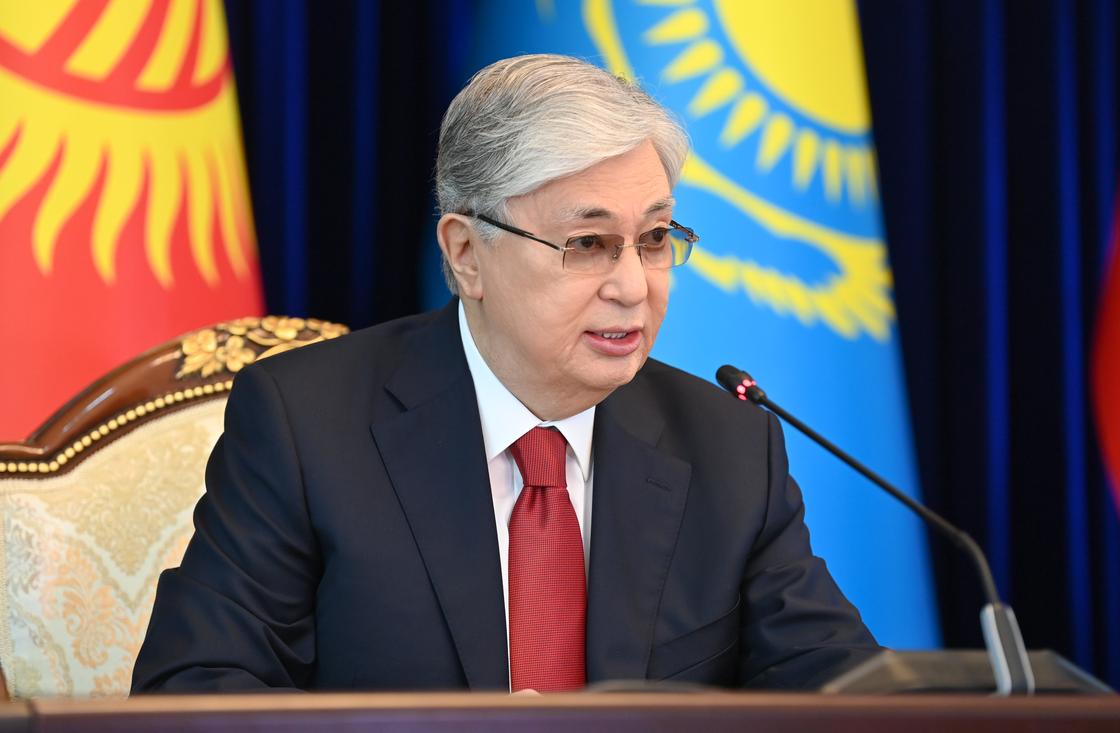 Президент Казахстана Касым-Жомарт Токаев на брифинге для СМИ в Кыргызстане