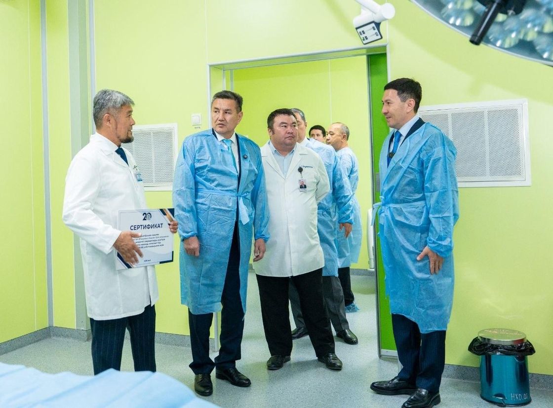 Встреча Нурымбета Сактаганова и Нурлана Жакупова в Центре матери и ребенка Усть-Каменогорска