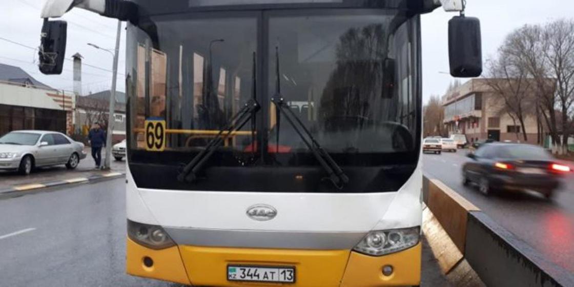 Сотрудница коммунальной службы погибла под колесами автобуса в Шымкенте