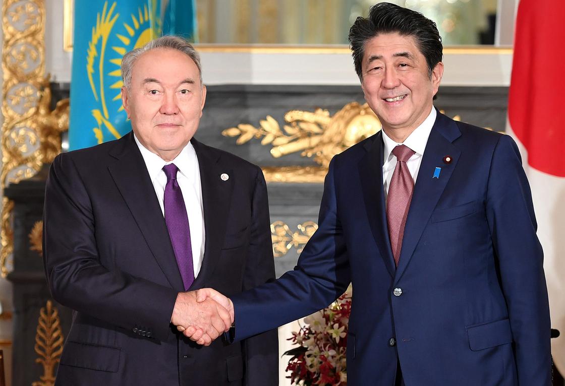 Елбасы встретился с премьер-министром Японии