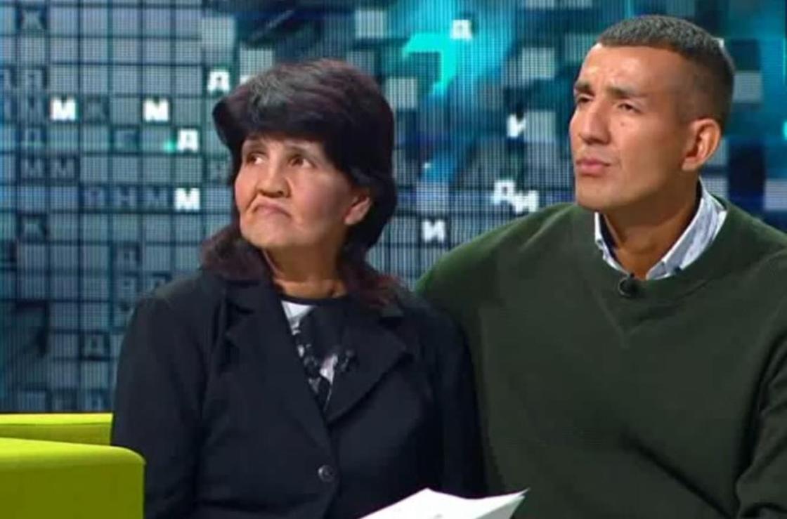 Казахстанка после 20 лет разлуки встретилась со своим сыном в программе "Жди меня"