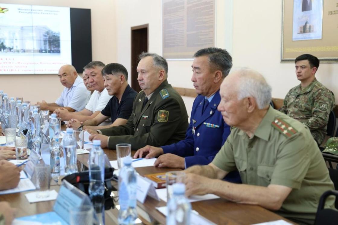 Военнослужащие