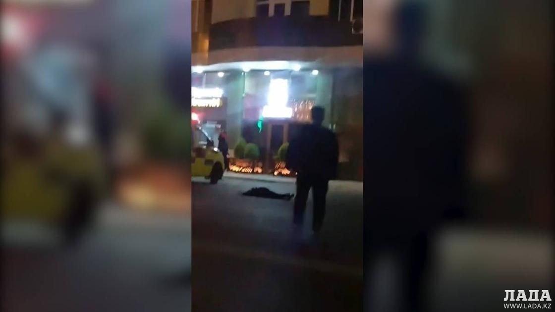 Труп мужчины найден в одном из микрорайонов Актау (видео, 18+) Труп мужчины найден в одном из микрорайонов Актау (видео, 18+)