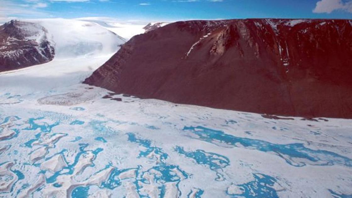 От Антарктиды откололся айсберг весом 315 млрд тонн