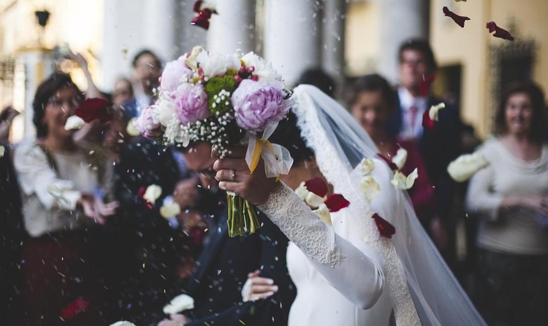 79 человек заразились коронавирусом на свадьбе