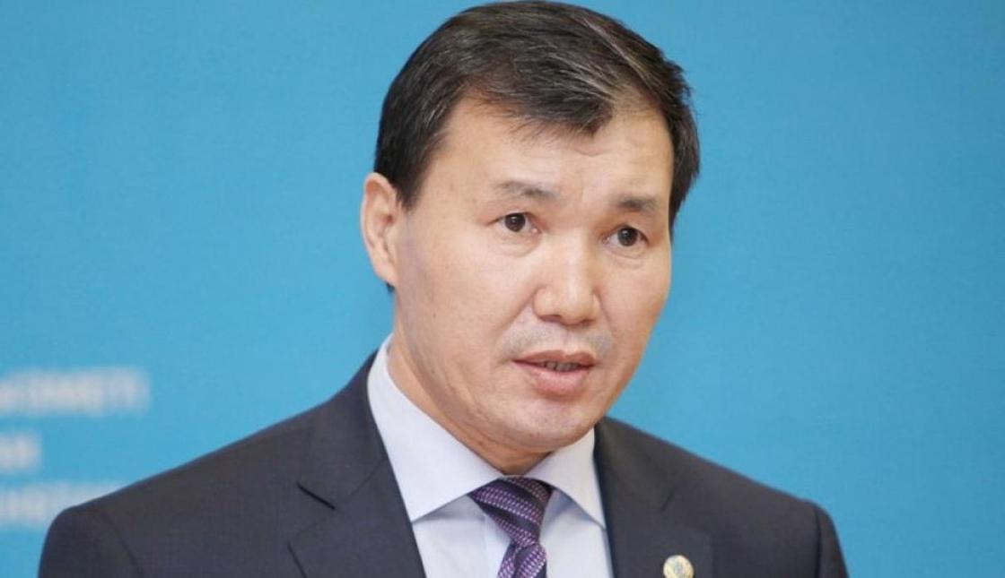 Шпекбаев призвал убрать ненужные медсправки 086 и 083 в Казахстане
