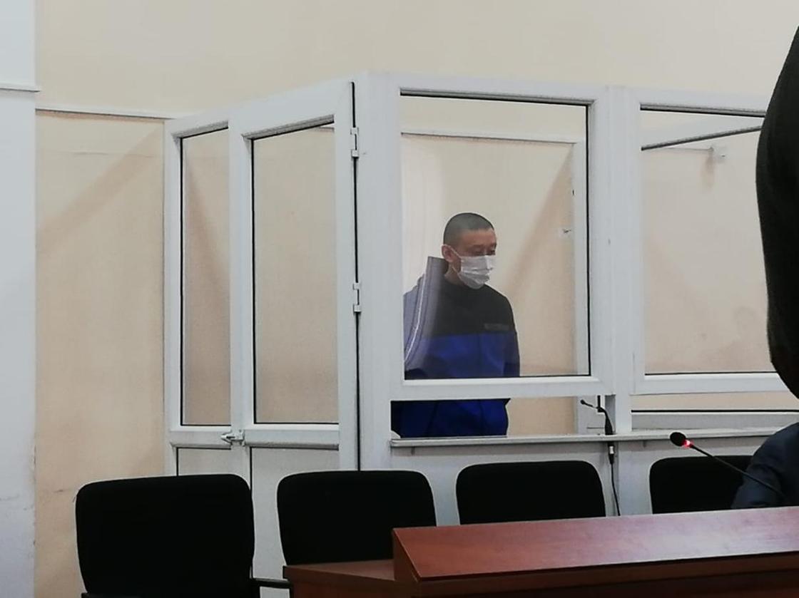 Полицейского, обвиняемого в смерти матери четверых детей, судят в Уральске