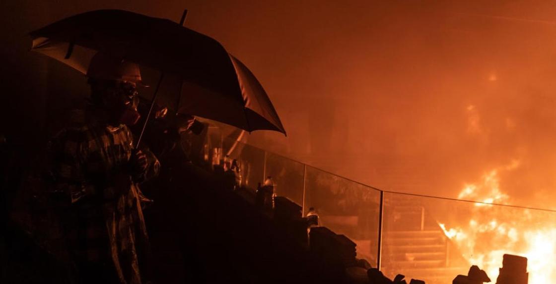 Пожар вспыхнул в ходе протестов в Гонконге