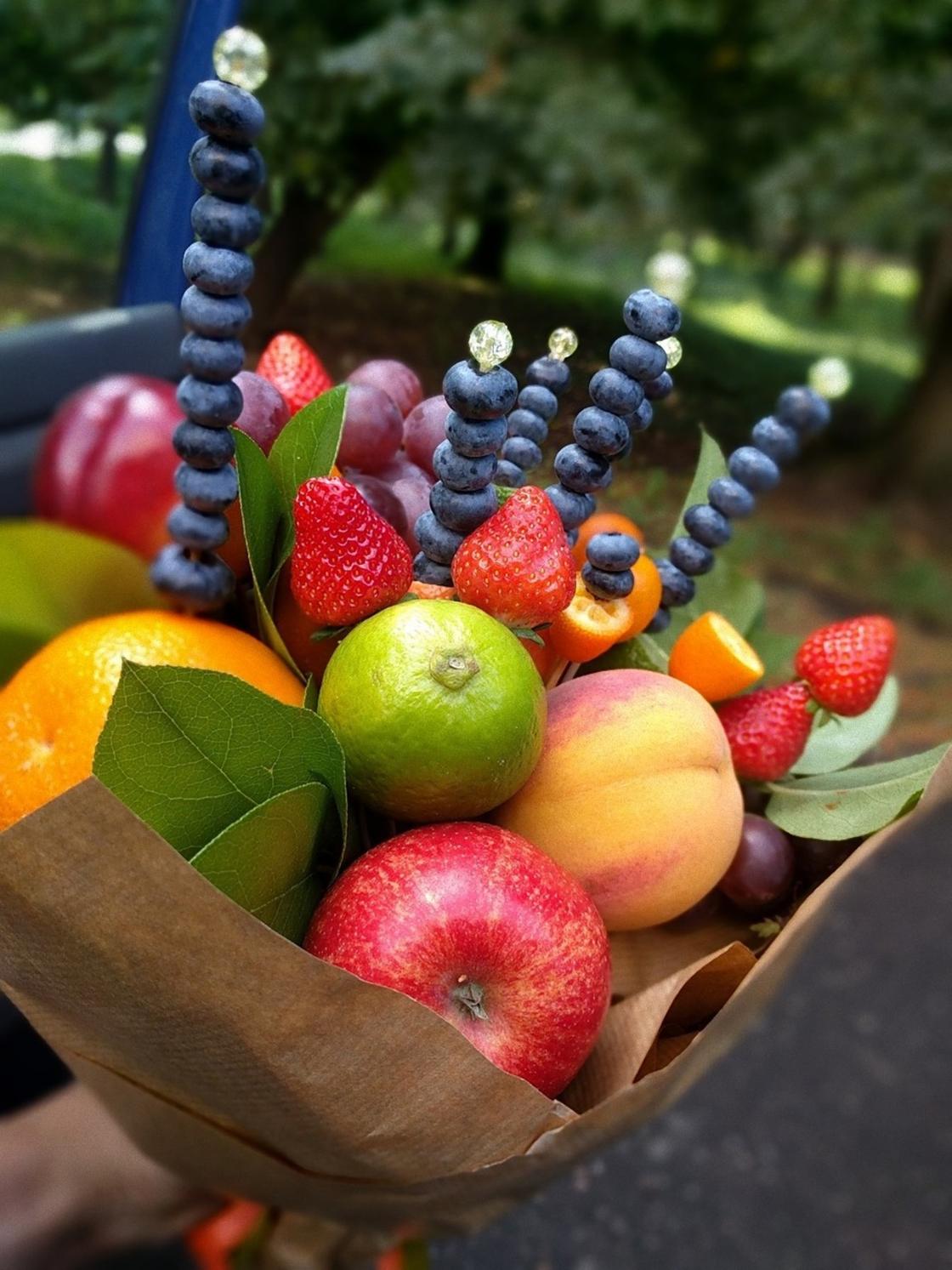 Мастер-класс по созданию букета из фруктов и ягод своими руками