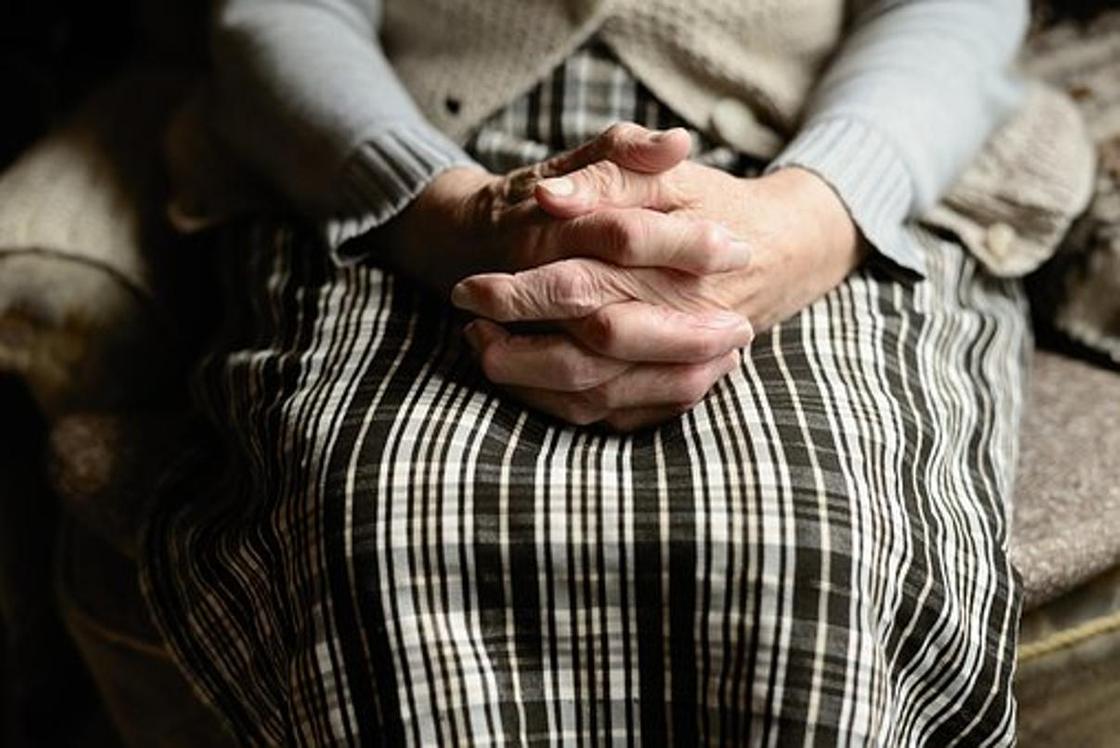 92-летнюю бабушку изнасиловали в День пожилых людей в России