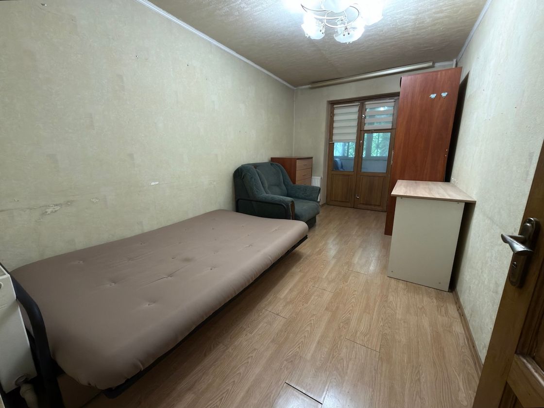 Старая мебель в комнате