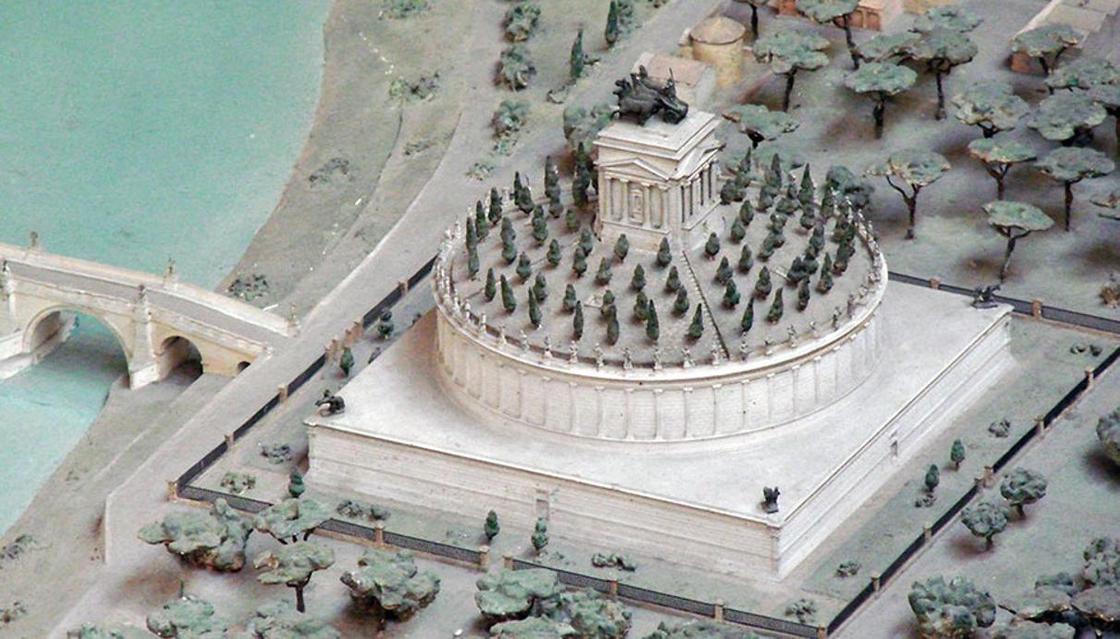36 лет археолог потратил на самый точный 200-метровый макет Древнего Рима