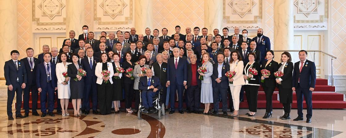 Токаев принял участие в церемонии вручения государственных наград