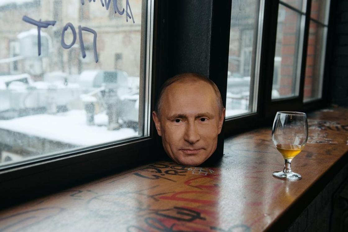 Парень в маске Путина три дня бродил по Москве