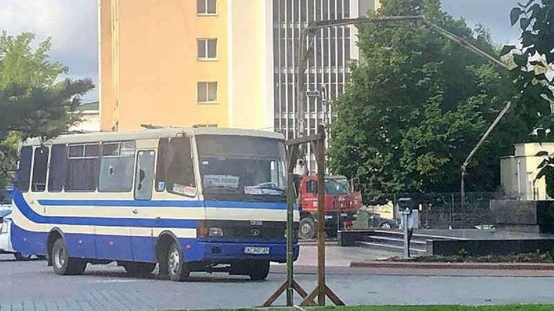 Автобус с заложниками захватил неизвестный в Украине (фото, видео)