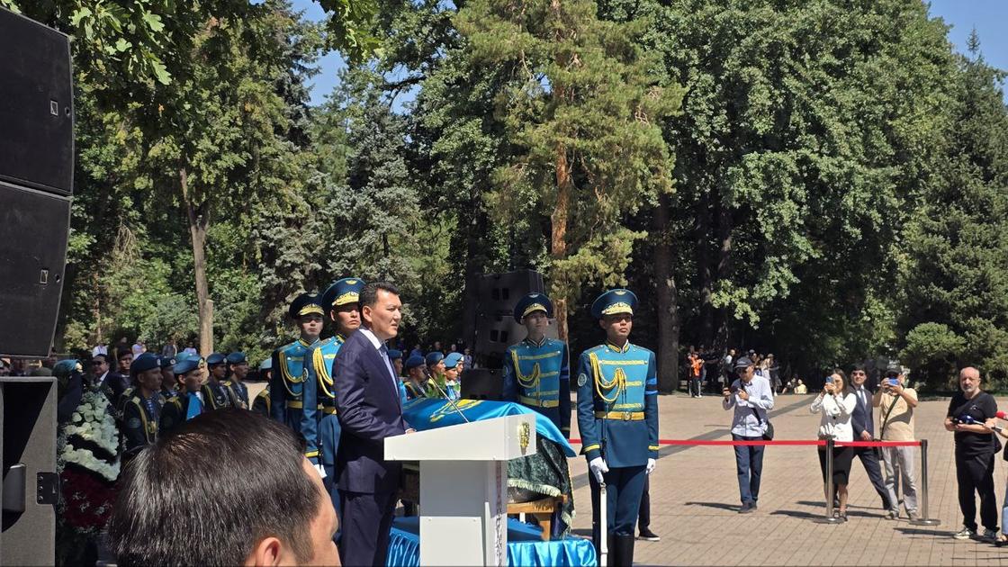 Ерлан Карин на церемонии прощания с Талгатом Мусабаевым