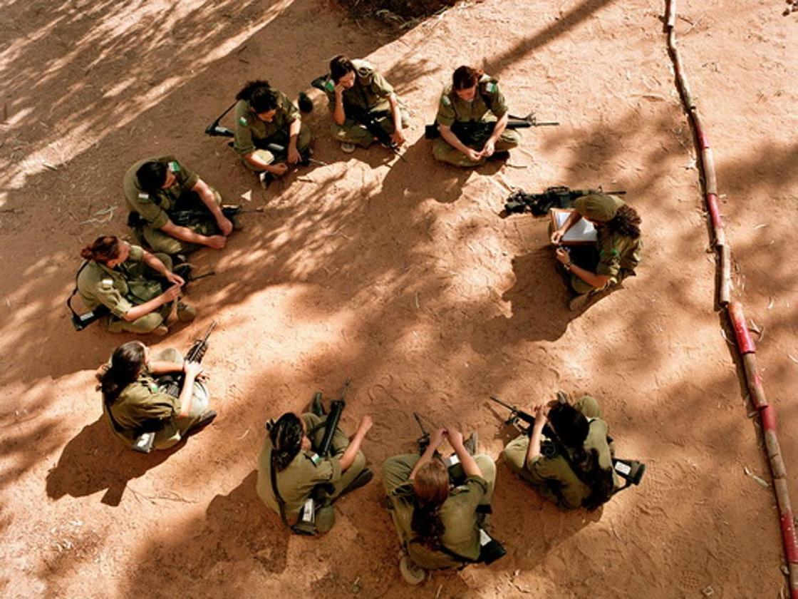 ФОТОРЕП Изящное оружие войны: как живут девушки-военные в Израильской армии (фото)