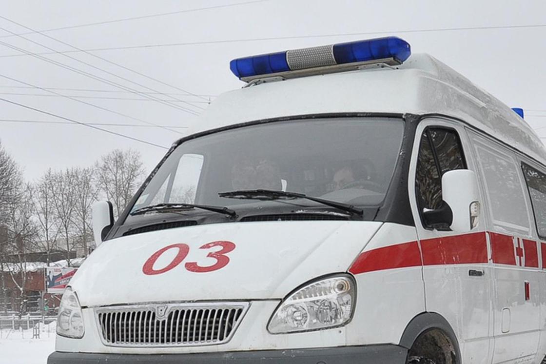 «Скорую» забросали камнями во Владивостоке «Скорую» забросали камнями во Владивостоке