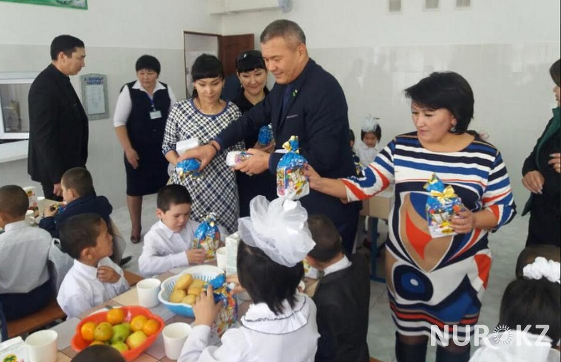 Балалар үйіне жиі бас сұғатын қазақ меценаты өз қағидасы туралы айтты (фото) Балалар үйіне жиі бас сұғатын қазақ меценаты өз қағидасы туралы айтты (фото)