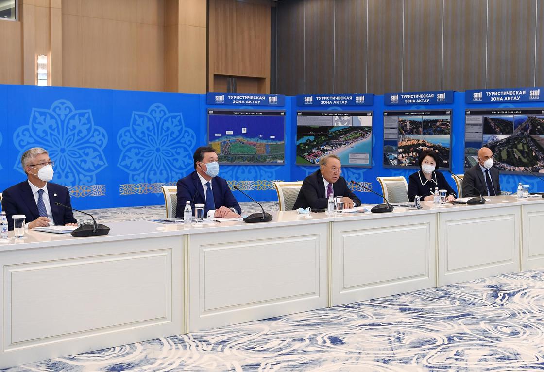 Назарбаев в Актау на презентации