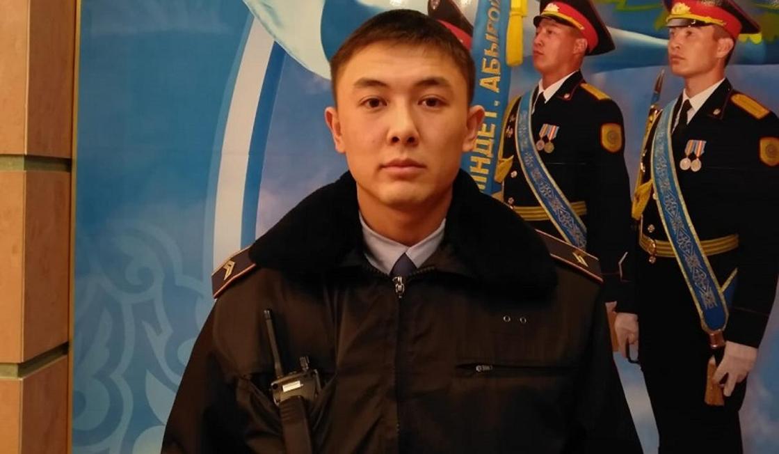 «Я не имел право на раздумья»: полицейский из Алматы спас из огня 6 человек