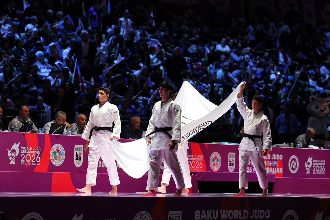 Церемония передачи Казахстану флага Международной федерации дзюдо (IJF)