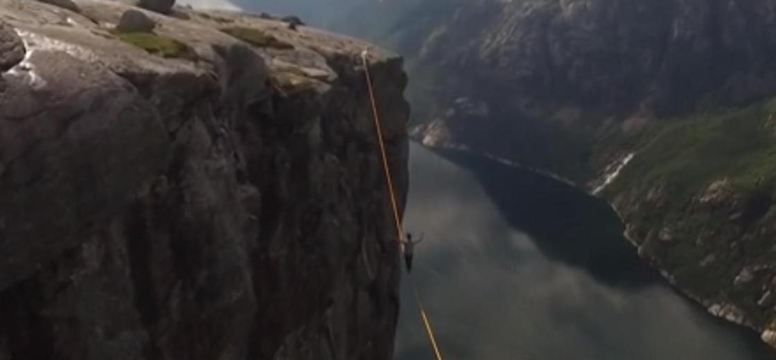 Норвежский канатоходец сорвался с высоты 900 метров
