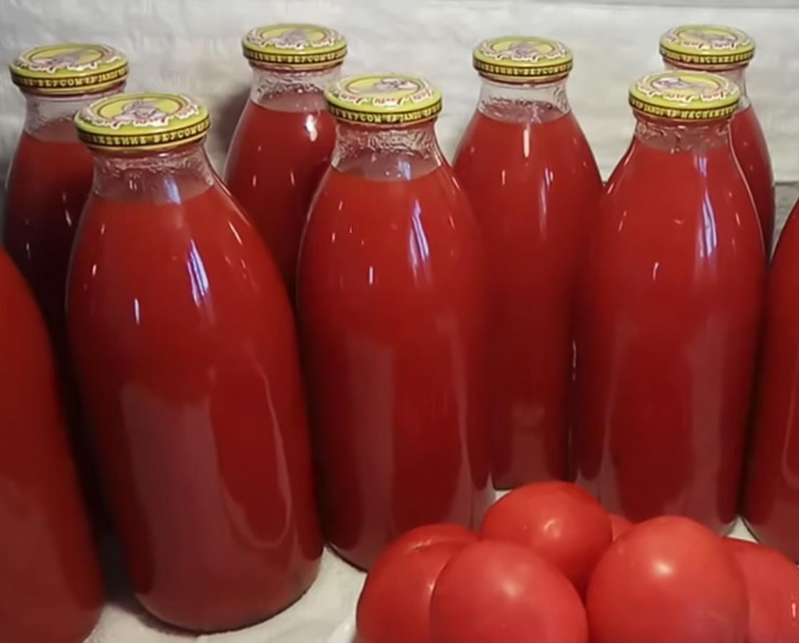 Бутылки с томатным соком Бутылки с томатным соком