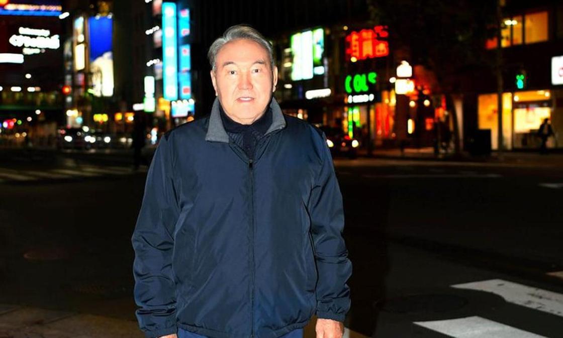 Назарбаев пешком прошелся по Токио (фото)