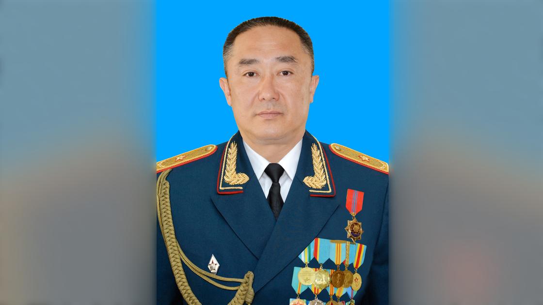 Адырбеков освобожден от должности командующего войсками "Астана"