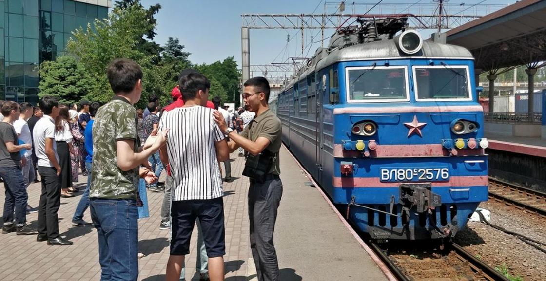 Курение в казахстанских поездах запретили пассажирам