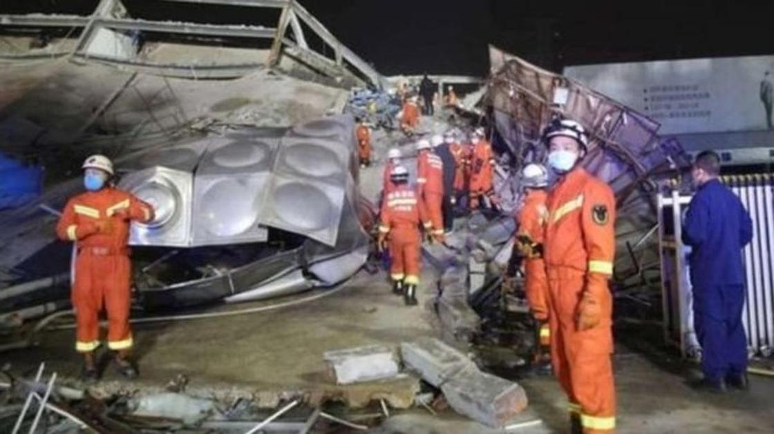 Обрушение отеля в Китае: из-под завалов вытащили 50 человек