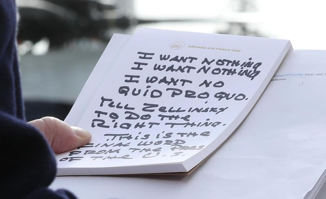 "Я ничего не хочу": написанное в блокноте Трампа разошлось на мемы