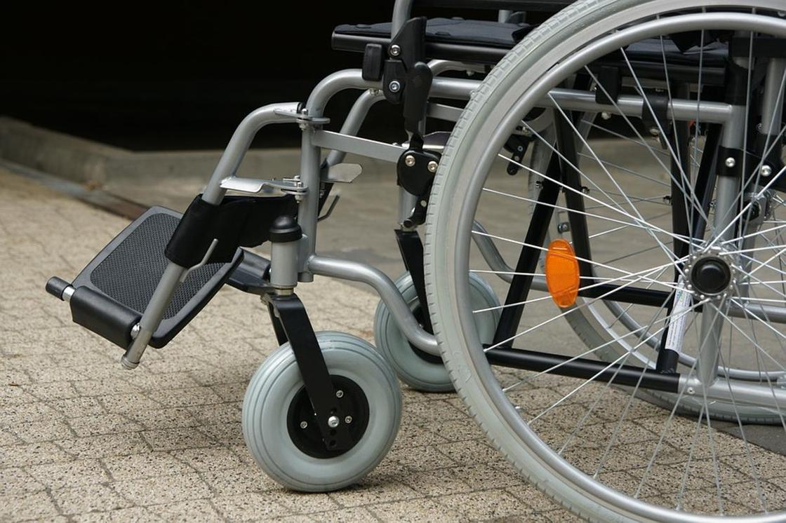 Девушке-инвалиду отказывают в операции из-за отсутствия документов в Караганде