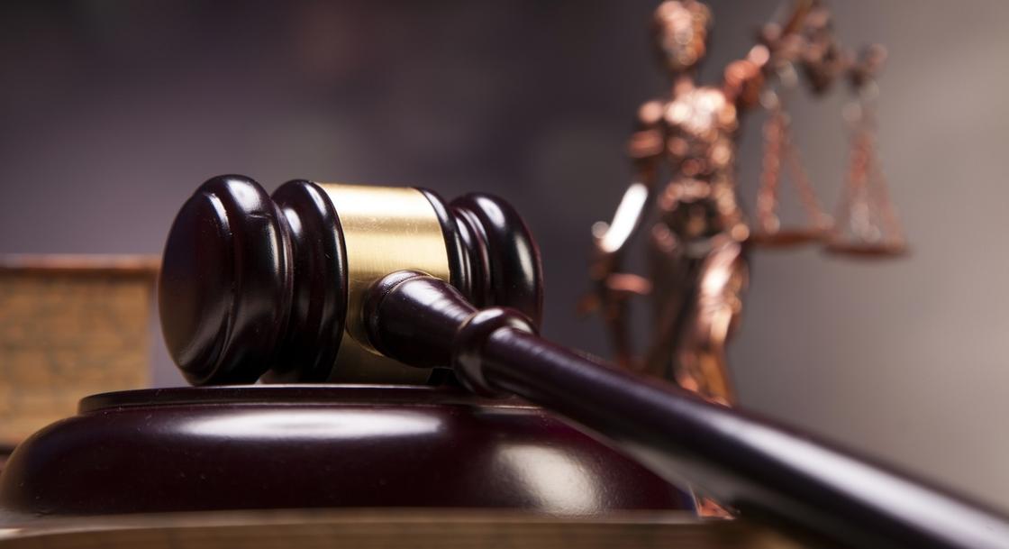 Задушившего супругу карагандинца освободили в зале суда: суд пояснил приговор