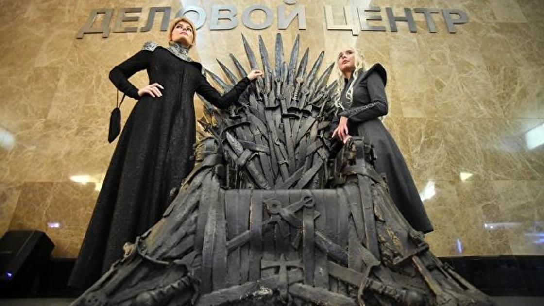 Железный трон из "Игры престолов" установили в московском метро (фото, видео)